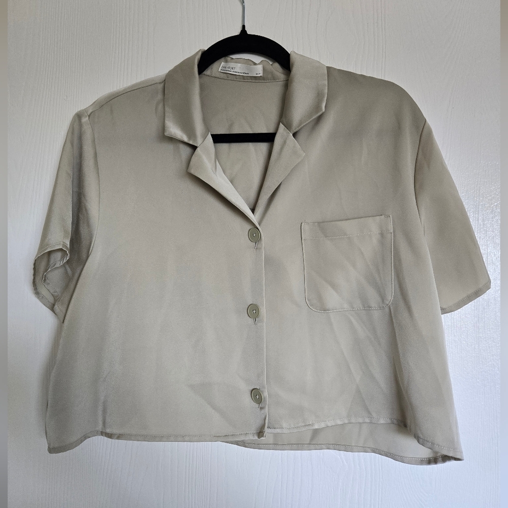 OAK + FORT Boxy Cropped Satin-y Short Sleeve Blouse - Alfalfa Green
